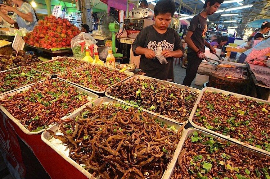 Ночной рынок тепразит. Паттайя рынок Джомтьен. Ночной рынок Джомтьен. Тайланд рынок Тепразит Паттайя. Ночной рынок на Джомтьене в Паттайе.