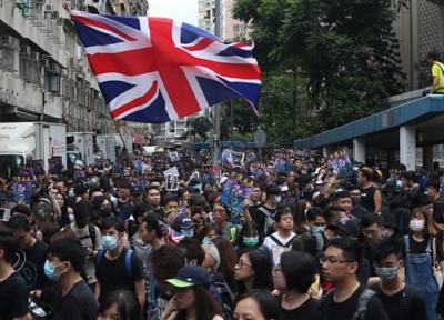 عکس، ادامه اعتراضات در هنگ کنگ این بار با پرچم انگلیس و آمریکا