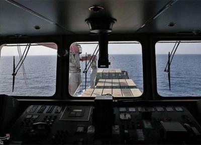 کشتی نجات در آستانه ورود به اقیانوس هند