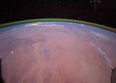 مشاهده نور سبز رنگ درخشان در اطراف مریخ