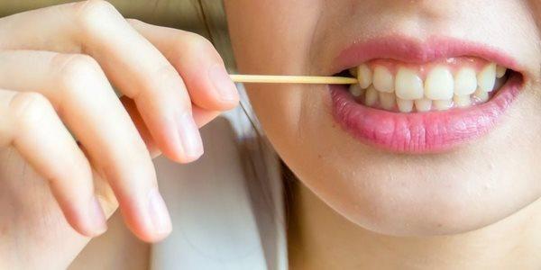 چرا هرگز نباید از خلال دندان برای تمیز کردن دندان ها استفاده کرد؟